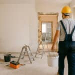 Investir dans un logement avec travaux : opportunité à saisir ou risque à éviter ?