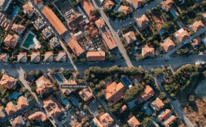 Lire la suite à propos de l’article L’importance du voisinage : commerces, écoles, transports — que regarder avant d’acheter à Bourg-en-Bresse