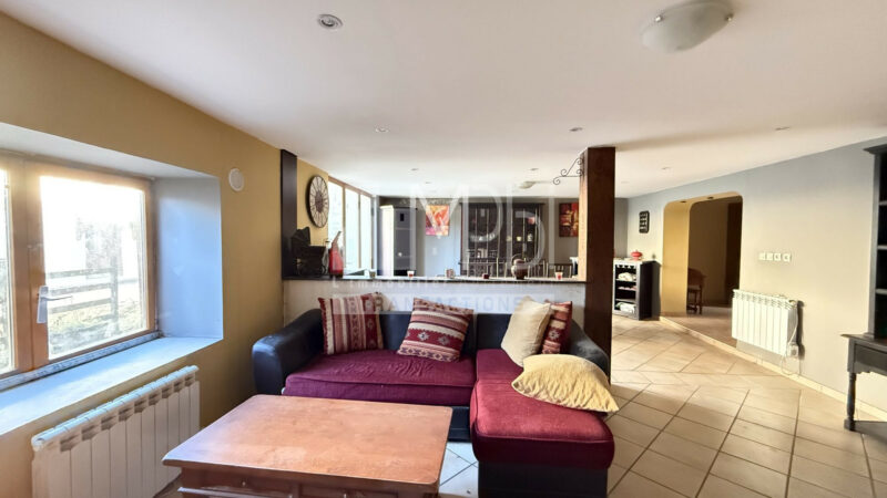 Maison-de-village-a-Montrevel-166m2-4-chambres-3