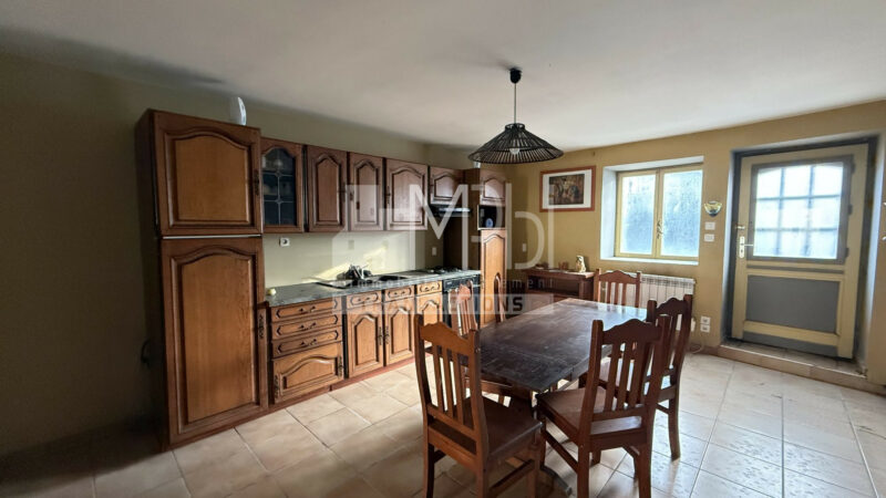 Maison-de-village-a-Montrevel-166m2-4-chambres-4