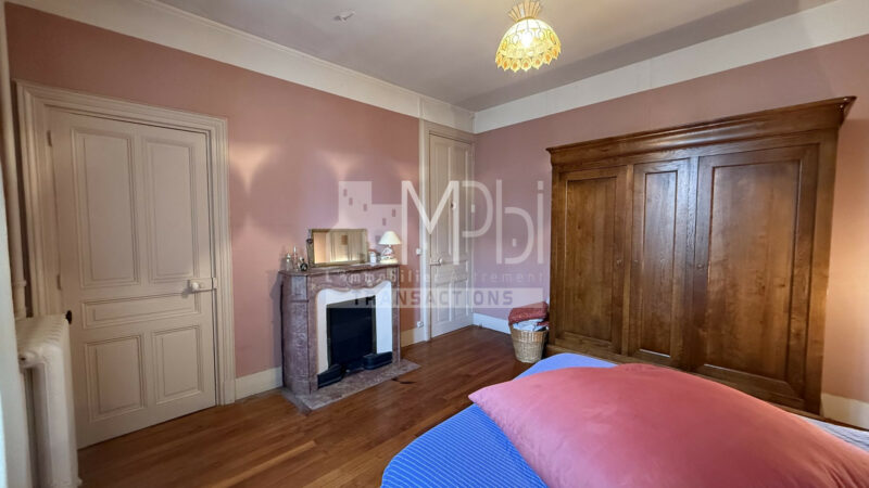 Quartier-gare-Maison-de-caractere-avec-jardin-a-renover-10