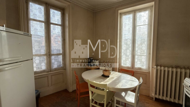 Quartier-gare-Maison-de-caractere-avec-jardin-a-renover-8