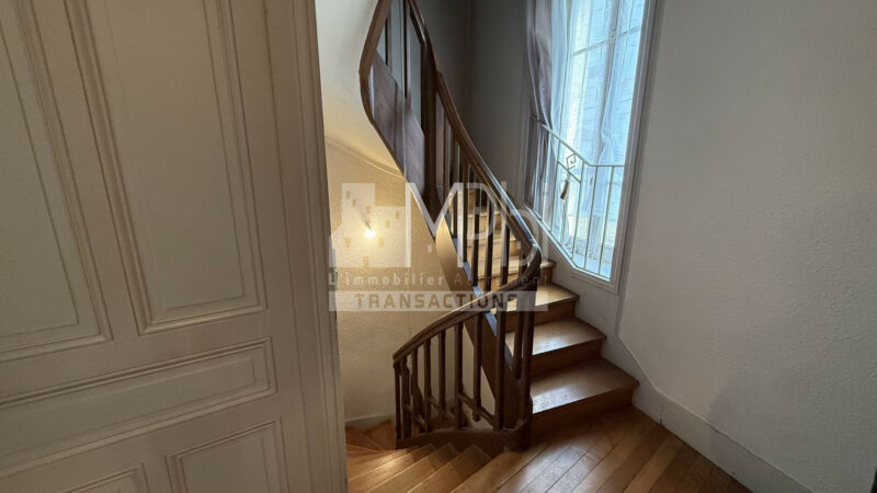 Quartier-gare-Maison-de-caractere-avec-jardin-a-renover-9