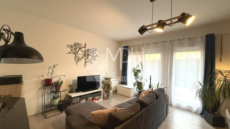 Appartement-en-rez-de-jardin-6827m2-Bourg-En-Bresse-2