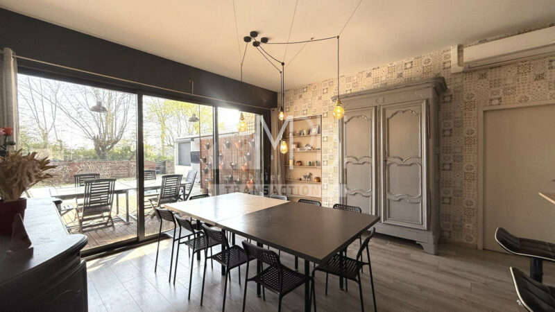 Villa-contemporaine-221-m²-avec-piscine-et-appartement-independant-10