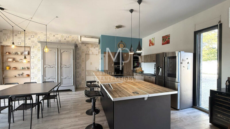 Villa-contemporaine-221-m²-avec-piscine-et-appartement-independant-7