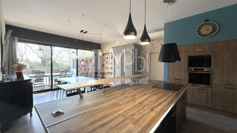 Villa-contemporaine-221-m²-avec-piscine-et-appartement-independant-8