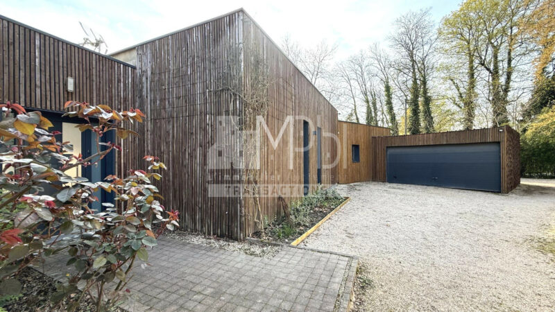 Villa-contemporaine-221-m²-avec-piscine-et-appartement-independant