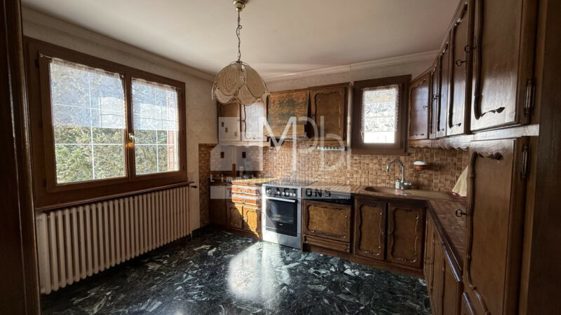 Maison-familiale-129-m²-avec-grand-terrain-et-double-garage-–-Peronnas-10