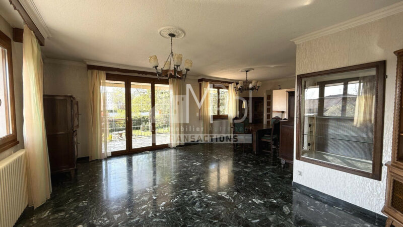 Maison-familiale-129-m²-avec-grand-terrain-et-double-garage-–-Peronnas-5