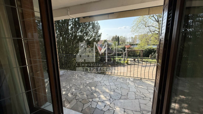 Maison-familiale-129-m²-avec-grand-terrain-et-double-garage-–-Peronnas-7