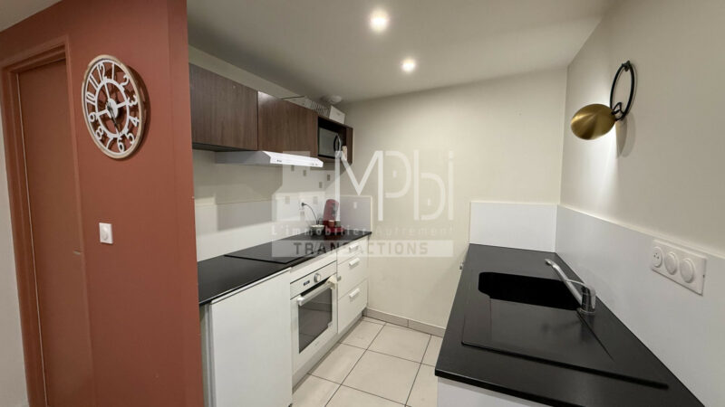 Appartement-T2-entierement-renove-vendu-meuble-1