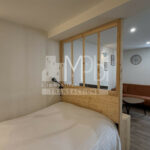 Studio-entierement-renove-vendu-meuble-avec-un-espace-chambre-6