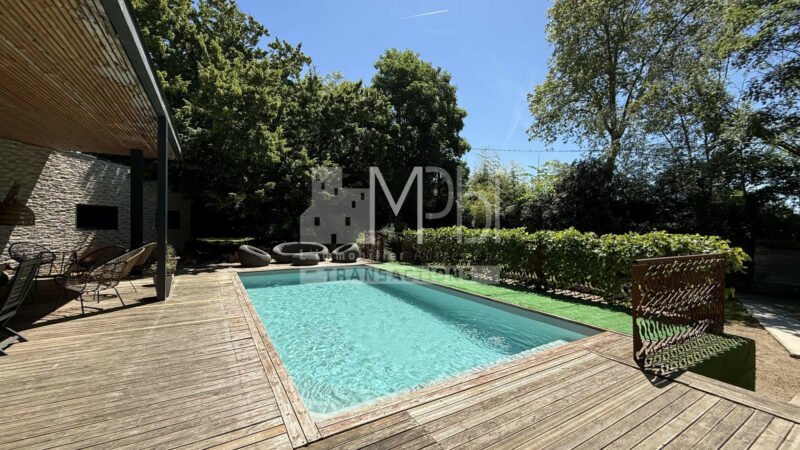 Villa-contemporaine-221-m²-avec-piscine-et-appartement-independant-1