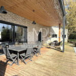 Villa-contemporaine-221-m²-avec-piscine-et-appartement-independant