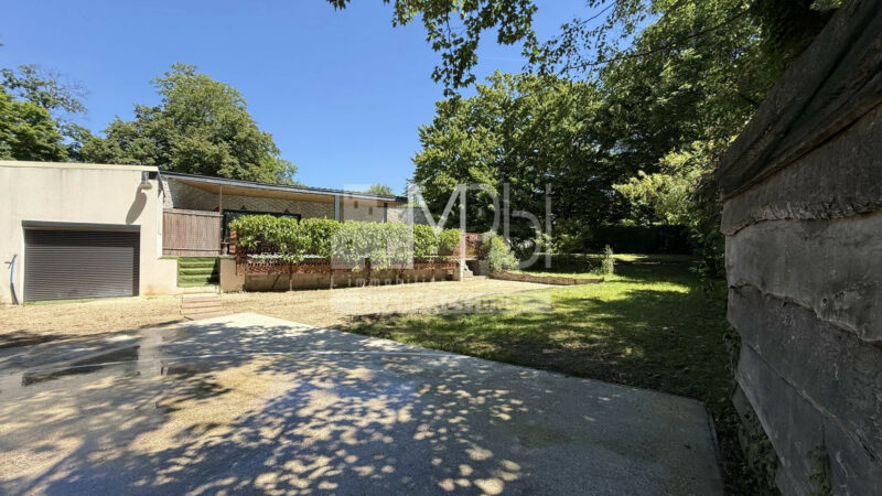 Villa-contemporaine-221-m²-avec-piscine-et-appartement-independant-4