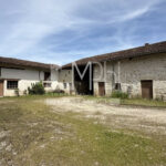 Ensemble-de-dependances-sur-une-parcelle-de-1094m2-constructible-1