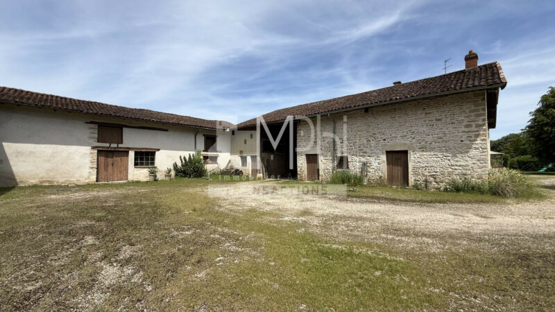 Ensemble-de-dependances-sur-une-parcelle-de-1094m2-constructible-1