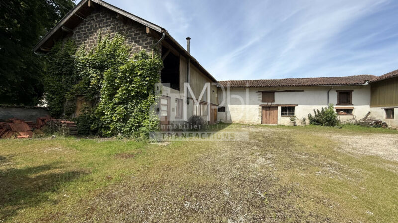 Ensemble-de-dependances-sur-une-parcelle-de-1094m2-constructible-2
