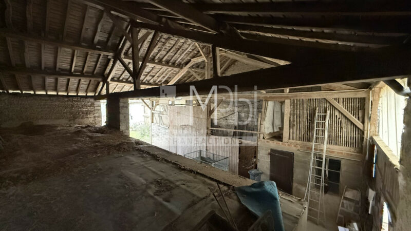 Ensemble-de-dependances-sur-une-parcelle-de-1094m2-constructible-4