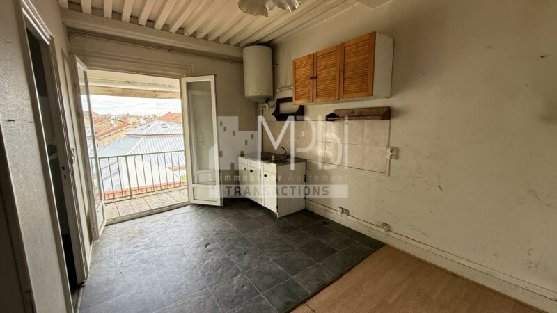 Studio-de-32m2-avec-balcon-a-renover-1