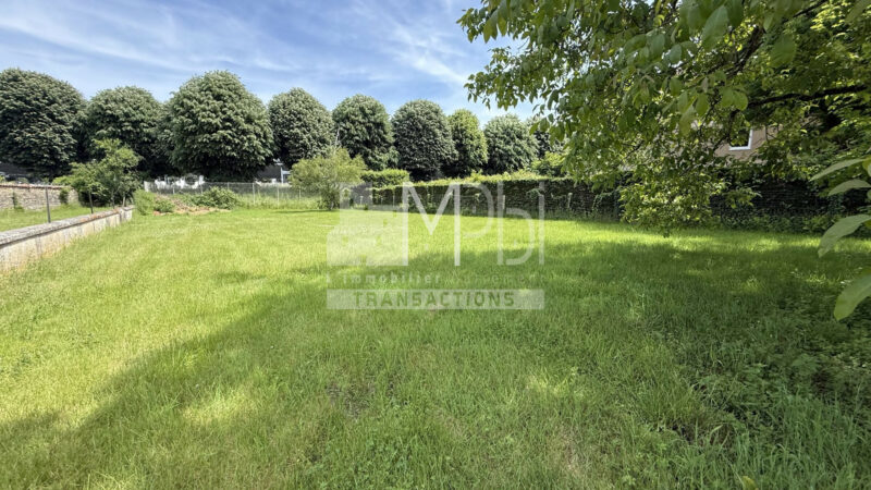 Terrain-a-batir-viabilise-de-692-m²-Bourg-En-Bresse-1