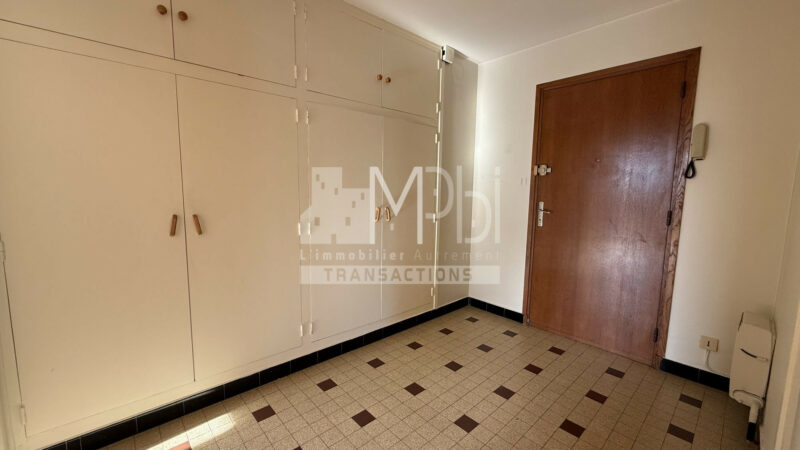 Appartement-T3-de-7365-m²-avec-balcon-et-loggia-11