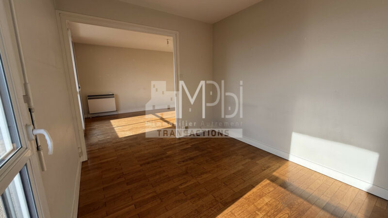 Appartement-T3-de-7365-m²-avec-balcon-et-loggia-2