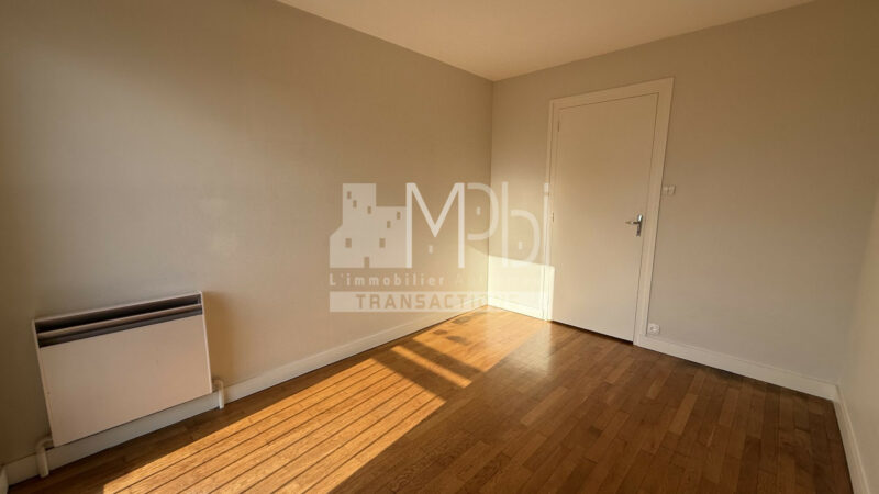 Appartement-T3-de-7365-m²-avec-balcon-et-loggia-4