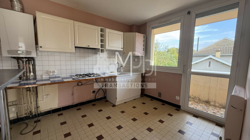 Appartement-T3-de-7365-m²-avec-balcon-et-loggia-7