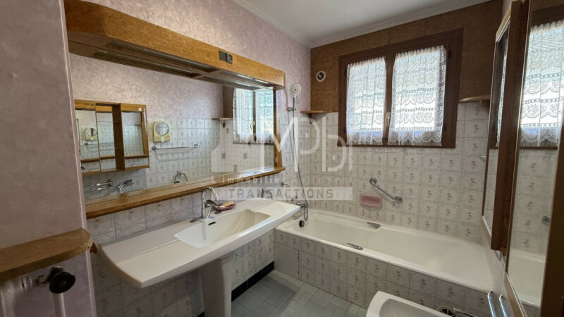 Maison-129-m²-avec-grand-terrain-et-double-garage-11