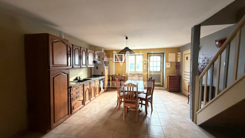 Maison-de-village-a-Montrevel-166m2-4-chambres-4