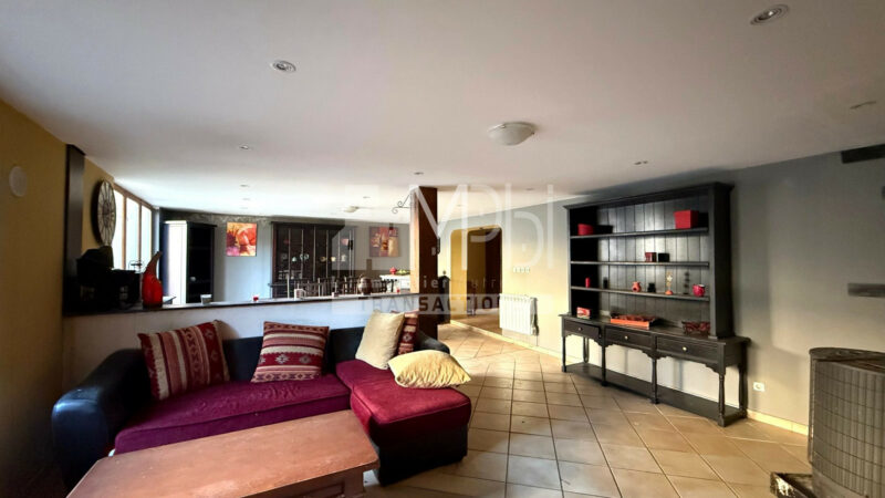 Maison-de-village-a-Montrevel-166m2-4-chambres-9