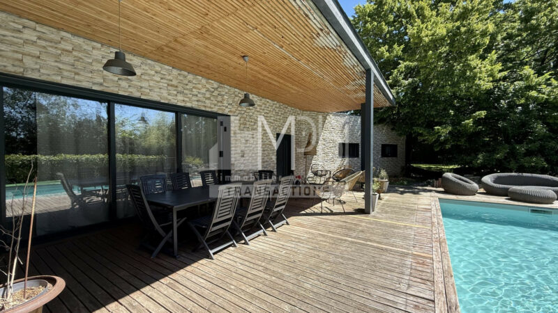Villa-contemporaine-221-m²-avec-piscine-et-appartement-independant-1